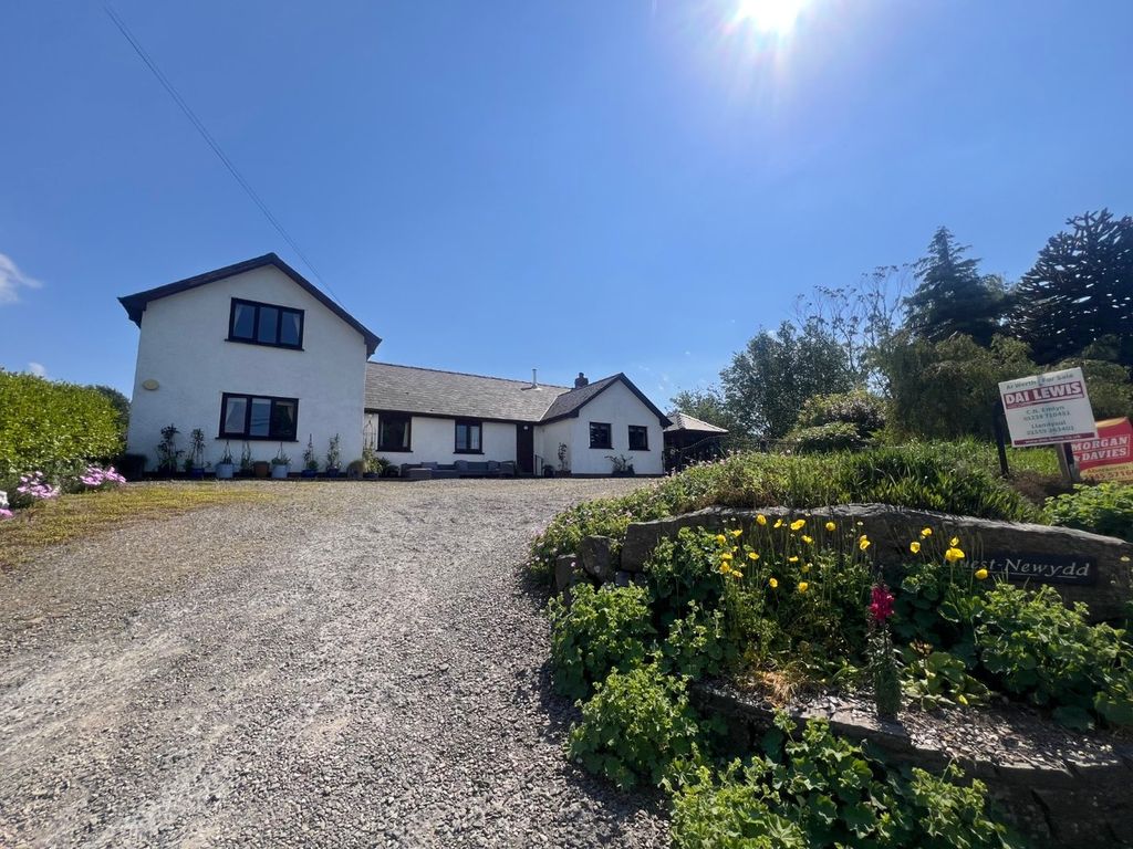 Property photo 1 of 82