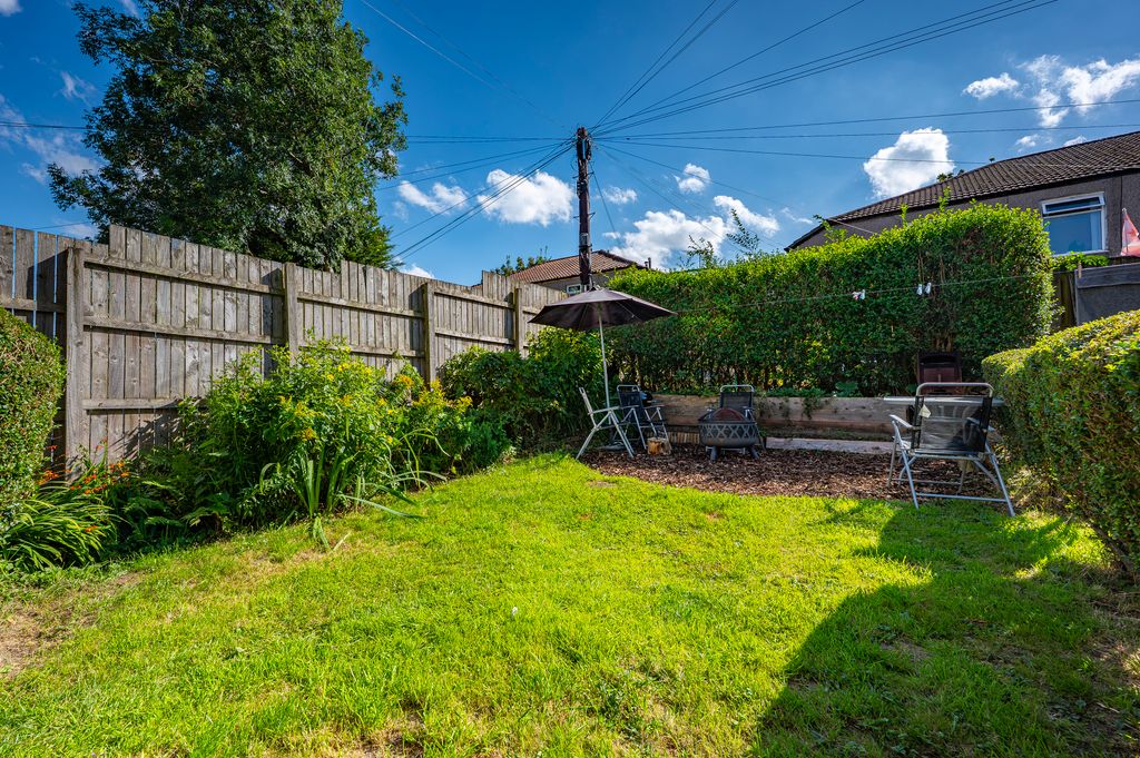 Property photo 2 of 25