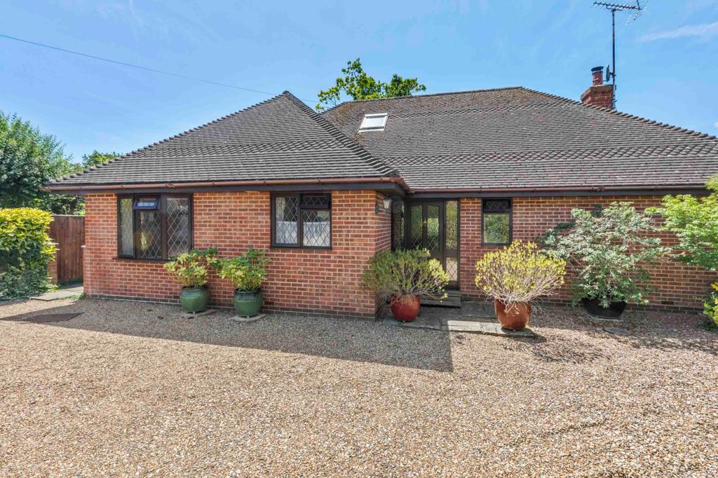 Property photo 1 of 27 West Ridge Bourne End (Low Res)-1