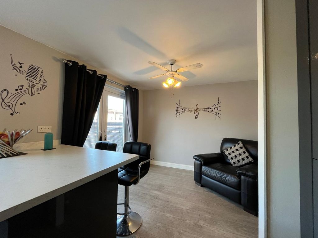 Property photo 3 of 14 4479824