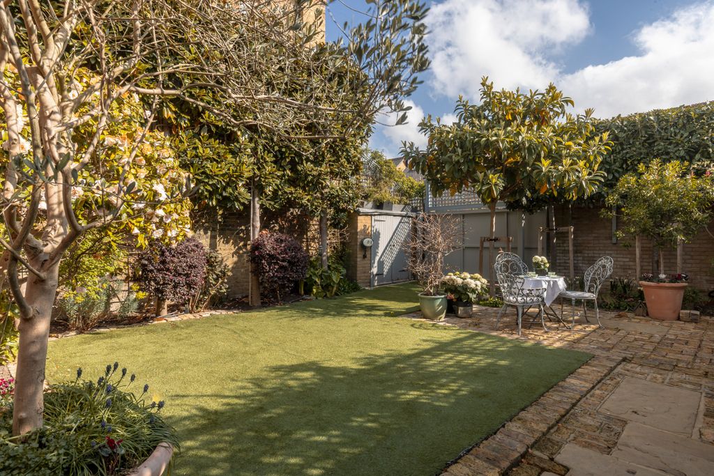 Property photo 3 of 17