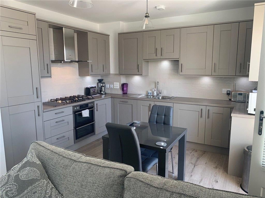 Property photo 2 of 11 Kitchen