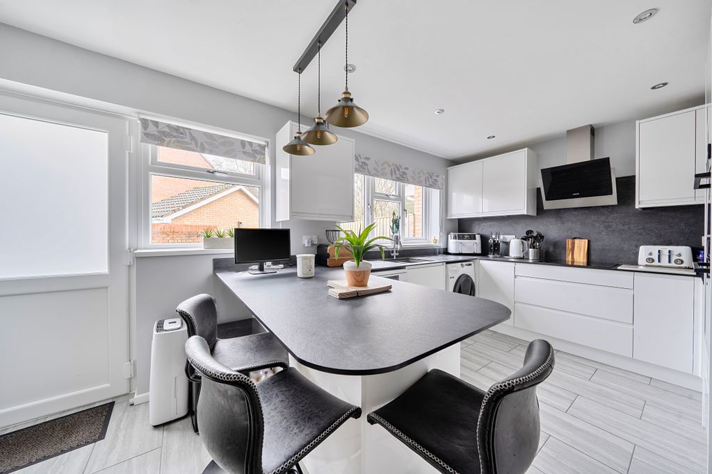 Property photo 2 of 22 14131377698B020Ef3581