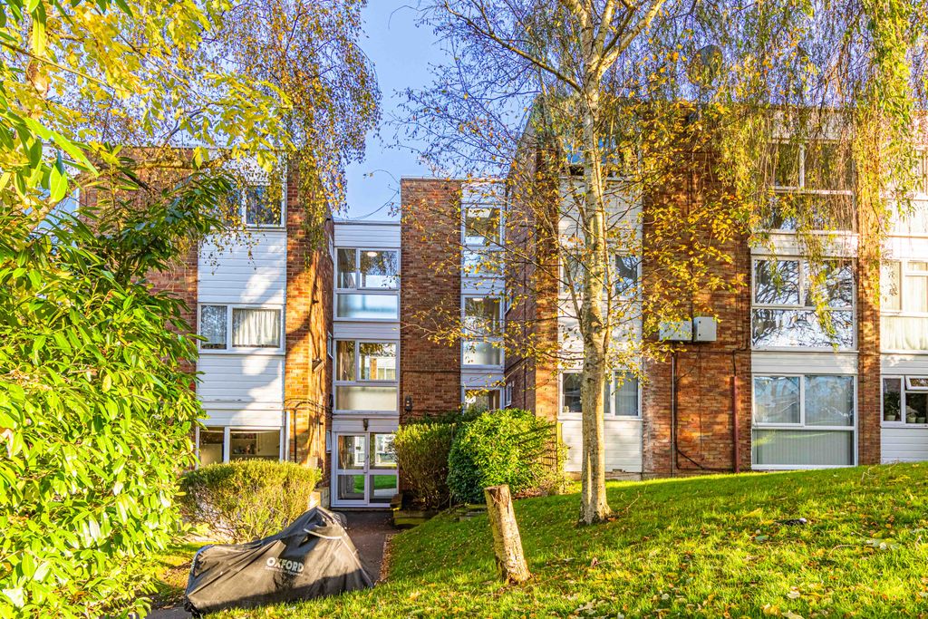 Property photo 1 of 7 64 Claybury Exterior