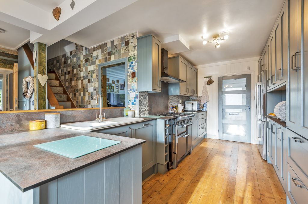 Property photo 2 of 22 Kitchen