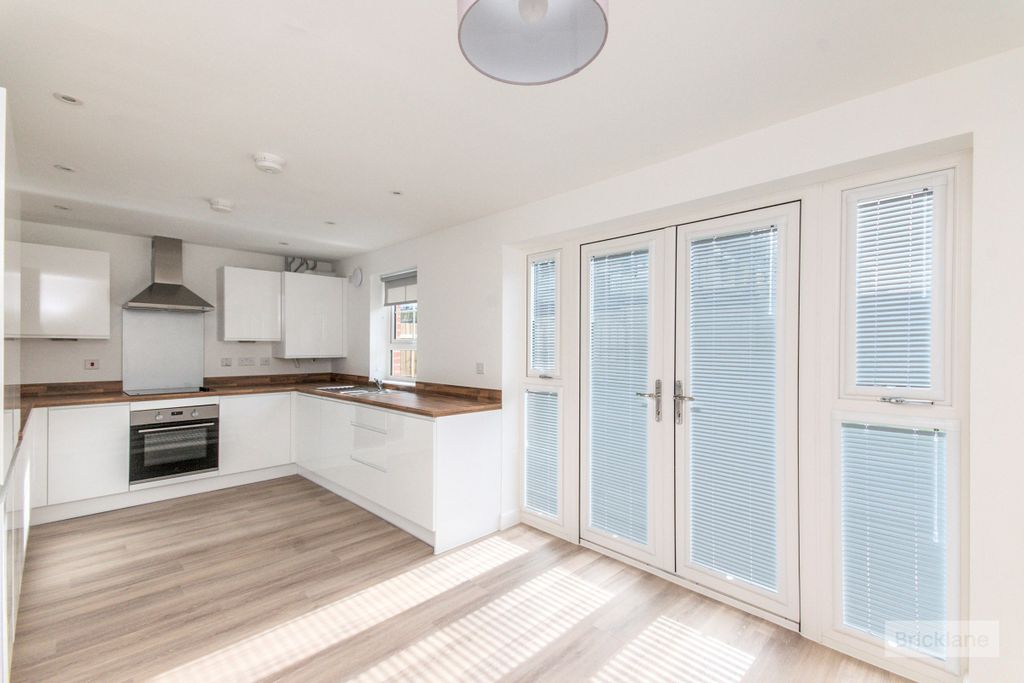 Property photo 2 of 15 Kitchen