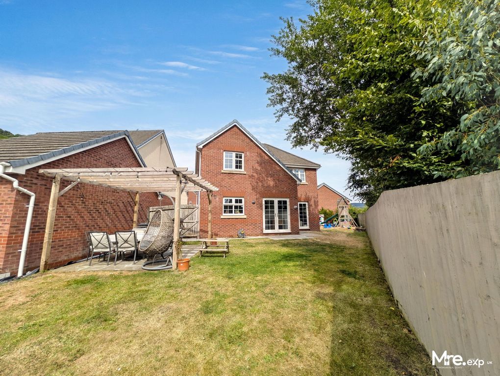 Property photo 2 of 26
