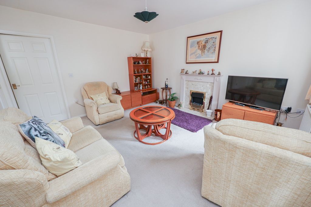 Property photo 3 of 16 4295962