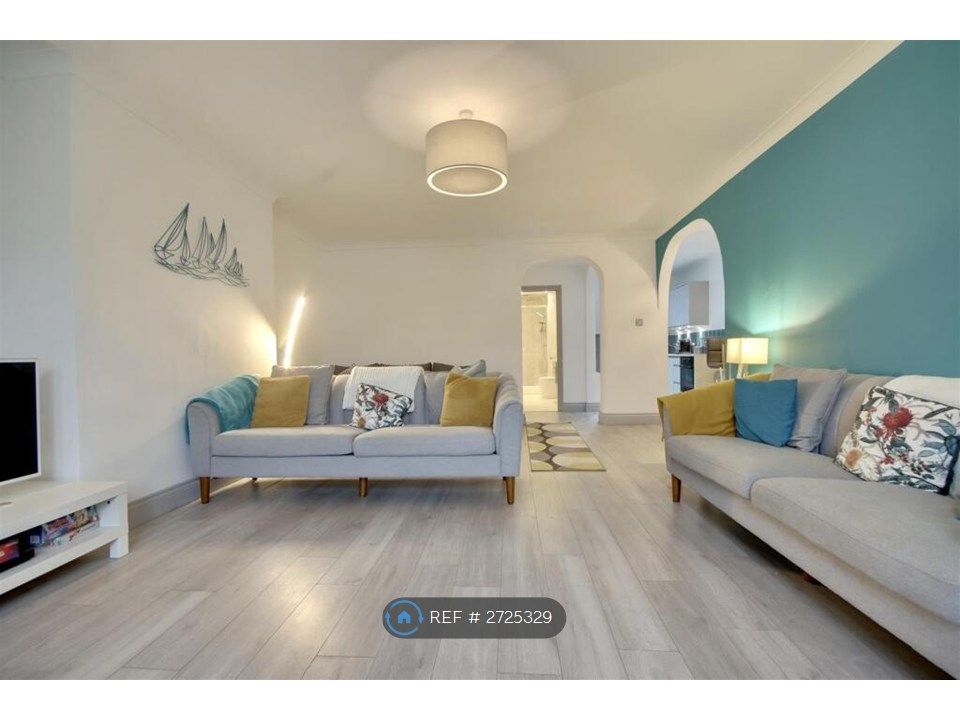 Property photo 1 of 11 Lounge