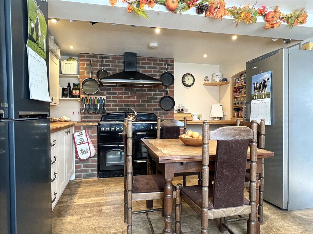 Property photo 2 of 19 Kitchen