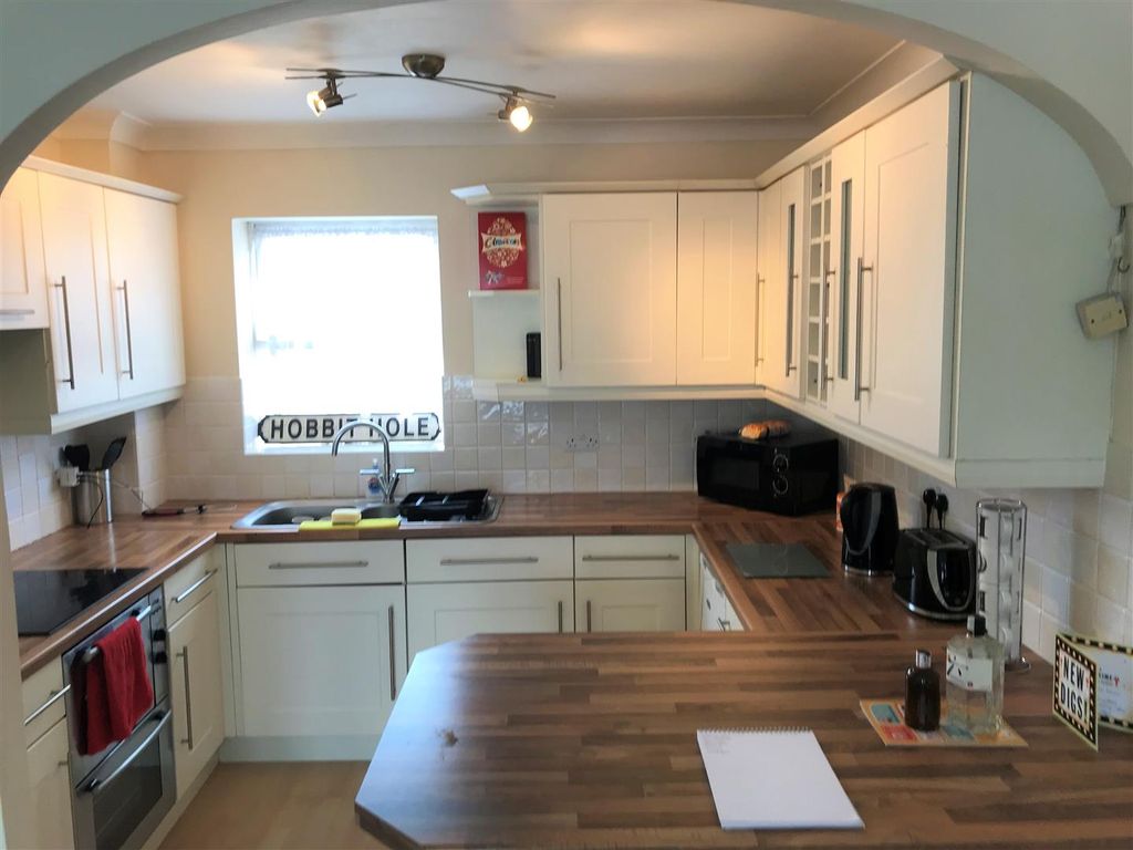 Property photo 3 of 5 Kitchen