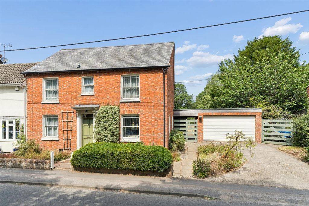 Property photo 1 of 28 High Street North, Stewkley