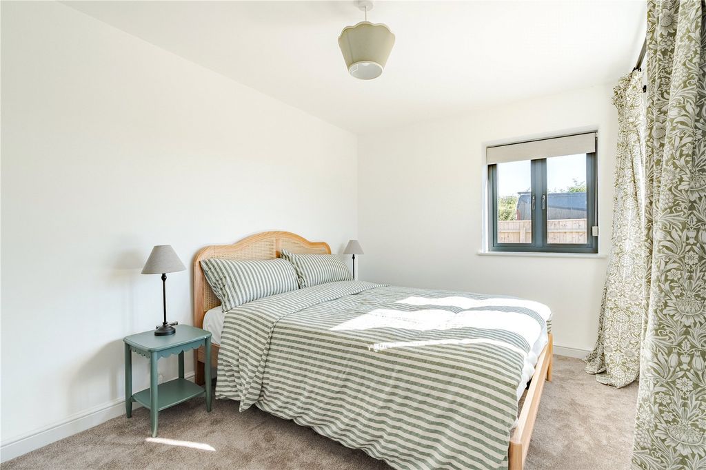 Property photo 3 of 10 Picture No. 18