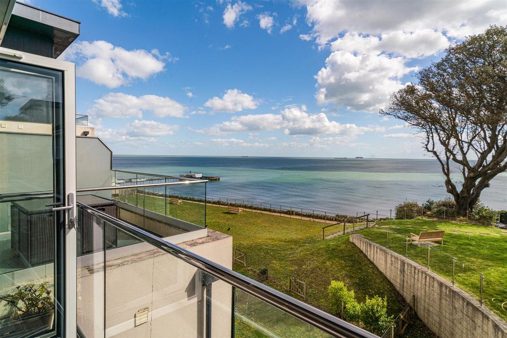 Property photo 1 of 18 2310-Flat18-001-Websize.Jpeg
