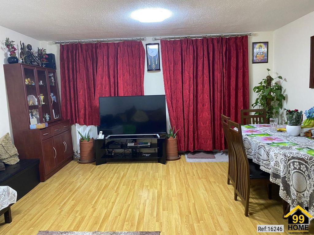 Property photo 1 of 8 Photo 0