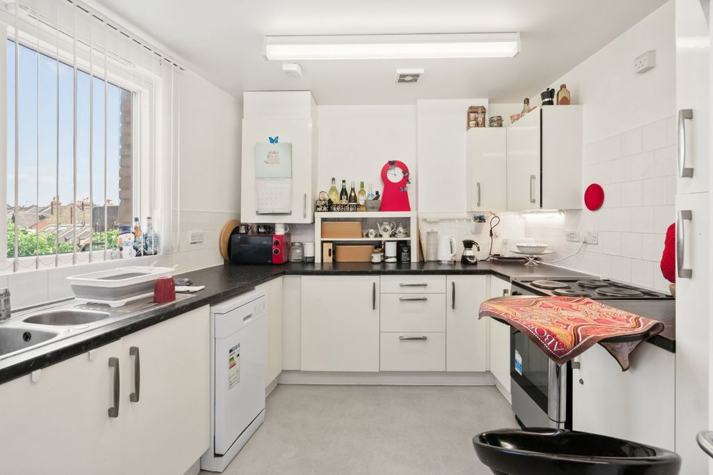 Property photo 2 of 10 Picture No. 08