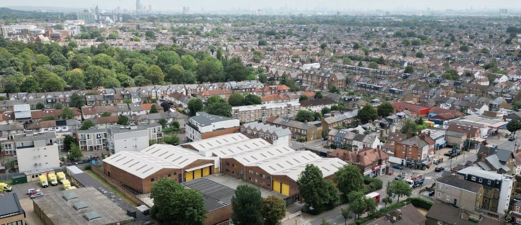 Property photo 3 of 8 Bloom Ealing