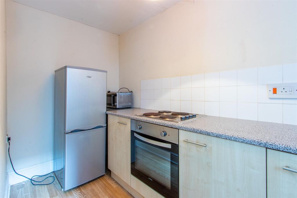 Property photo 3 of 8 Connaught Road 78-10.Jpg