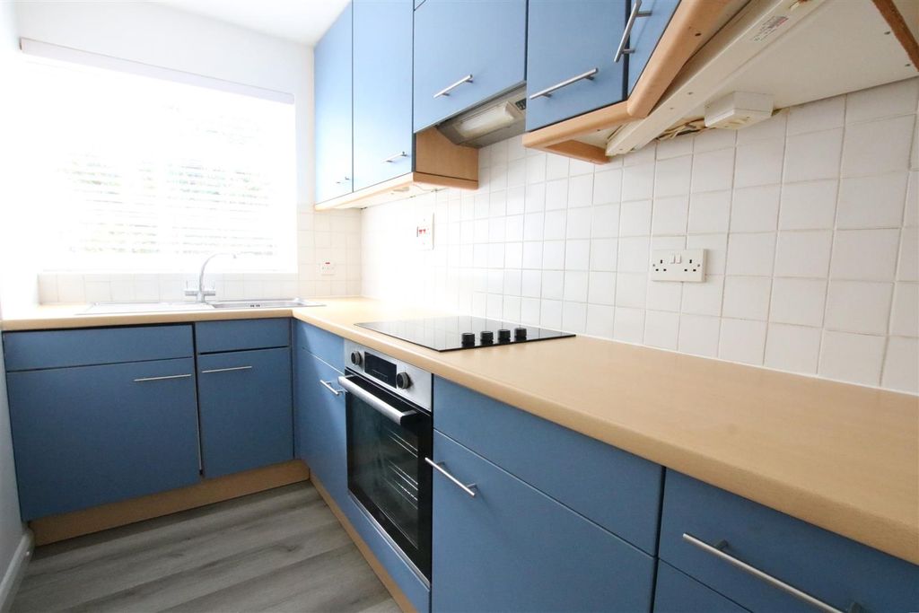 Property photo 3 of 7 Kitchen.Jpg