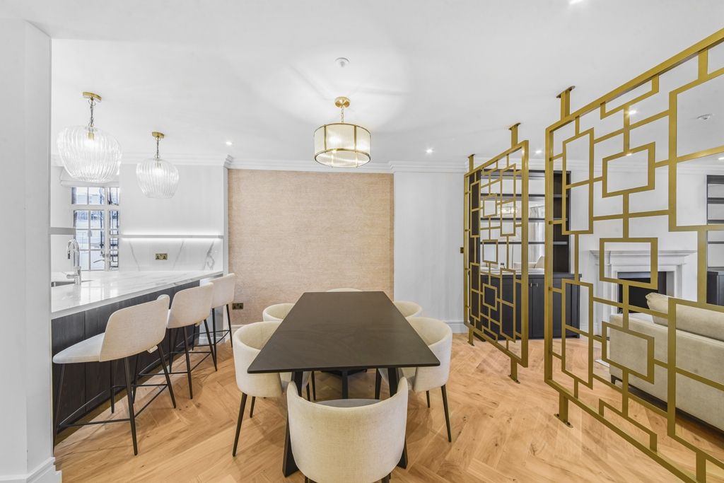 Property photo 3 of 19 Curzon Street