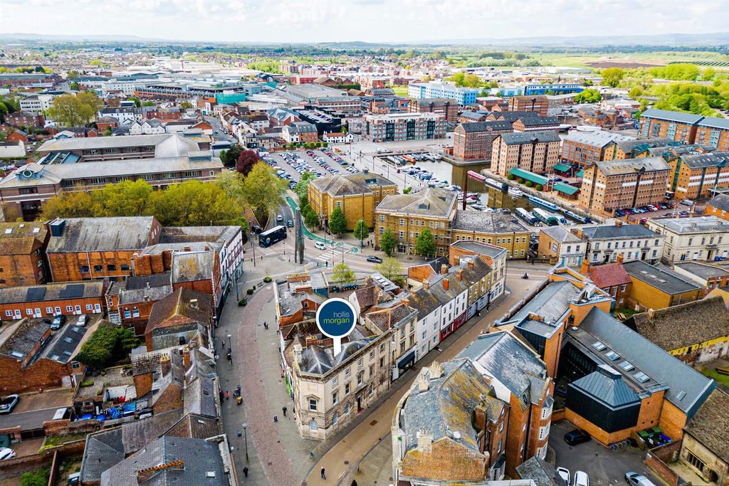 Property photo 2 of 53 Flats 1  - 3, 1 Commercial Road, City Centre, Glou