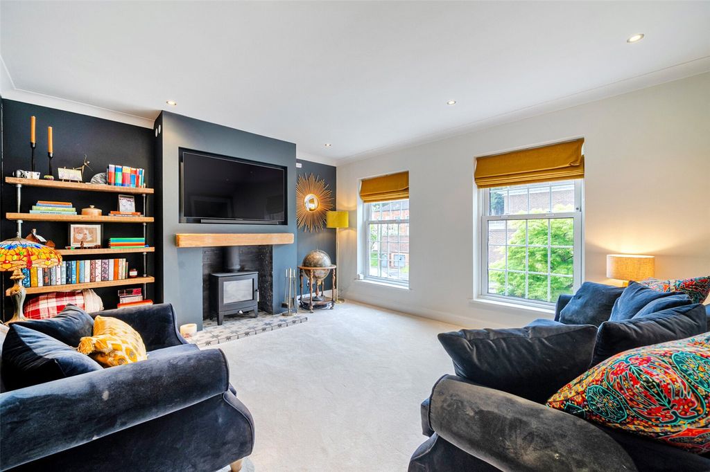 Property photo 2 of 19 Reception