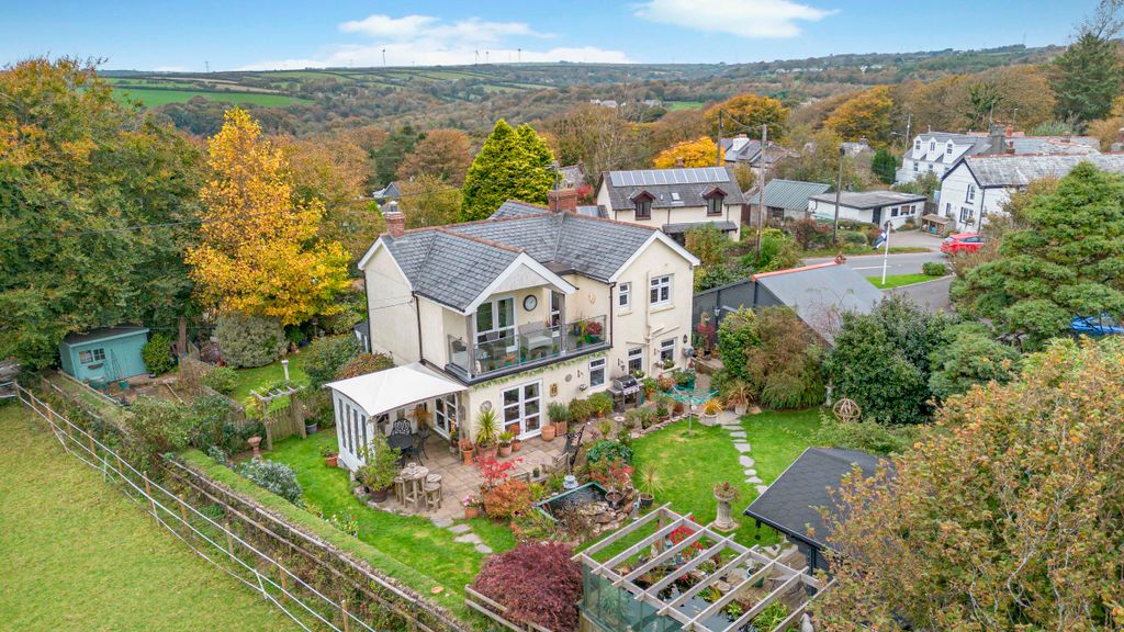 Property photo 2 of 28