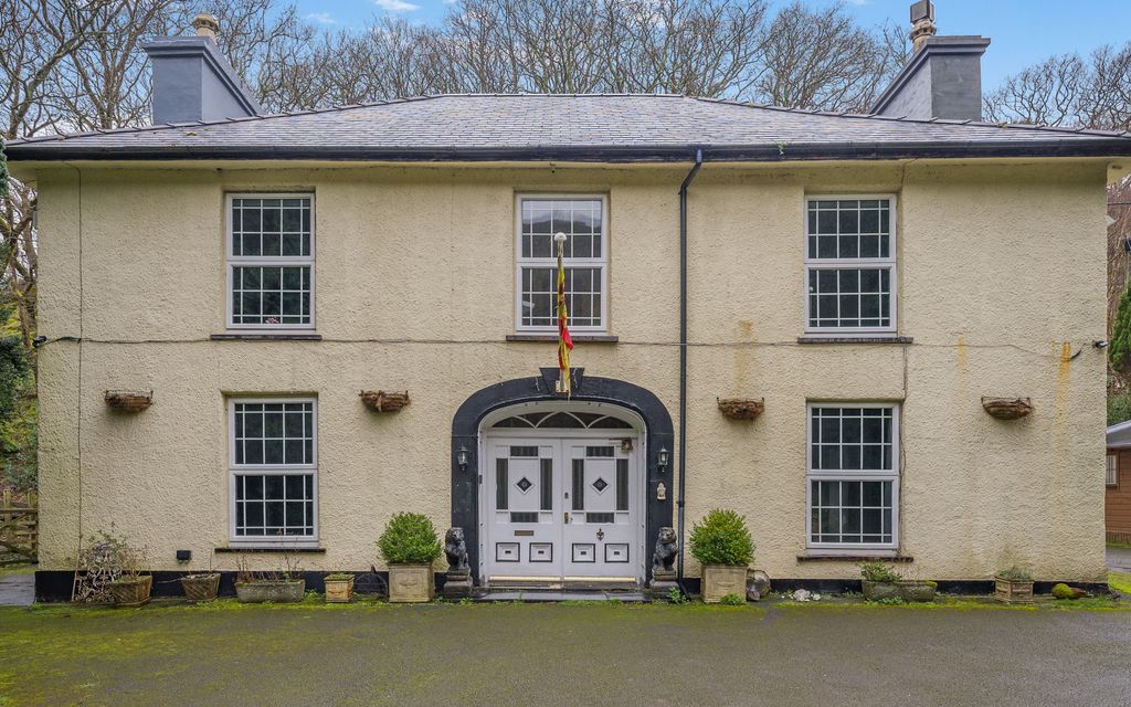 Property photo 1 of 10 Panteinion Hall, Ffordd Panteinion, Friog, Fairbourne, Gwynedd, Ll38 2Tj