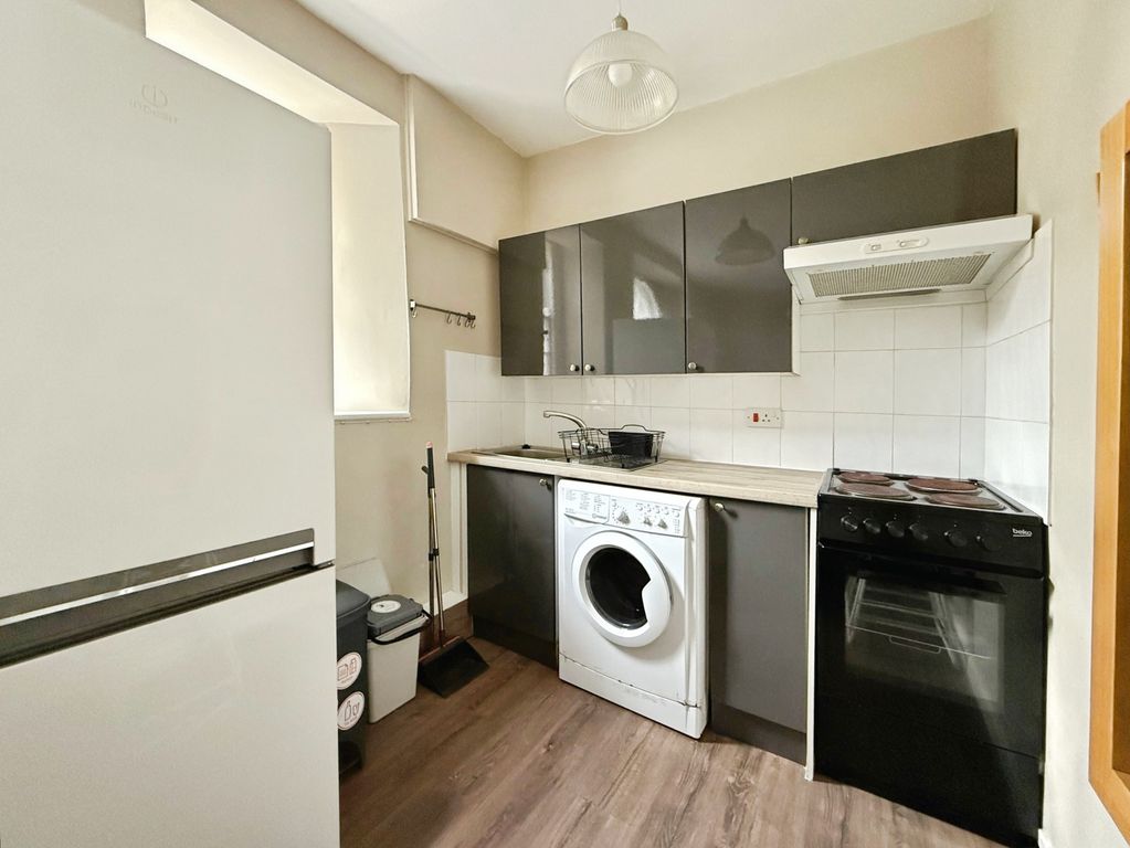 Property photo 3 of 10 Kitchen