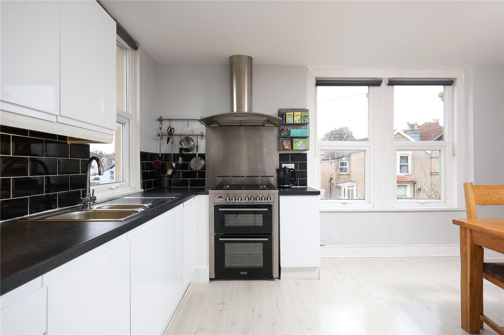 Property photo 3 of 13 Picture No. 17