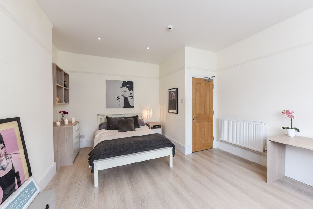 Property photo 3 of 7 Bedroom