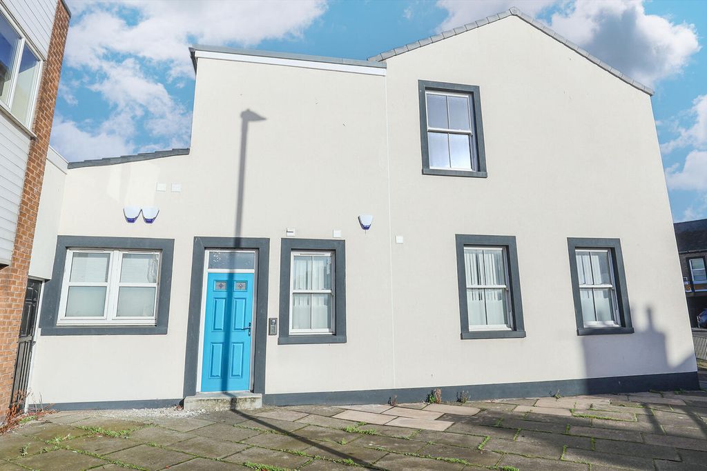 Property photo 1 of 7 Front (Exterior)
