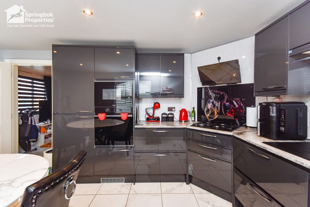 Property photo 3 of 12 Image 3