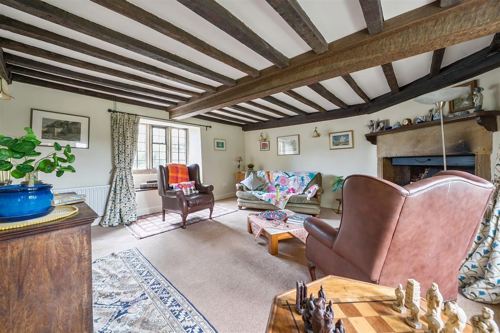 Property photo 2 of 33 Sitting Room