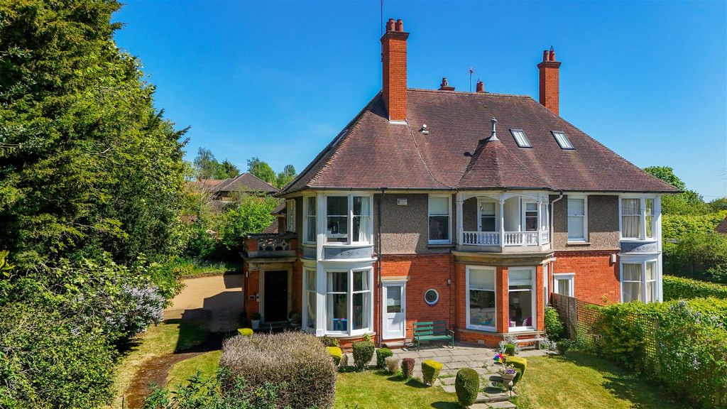 Property photo 1 of 35