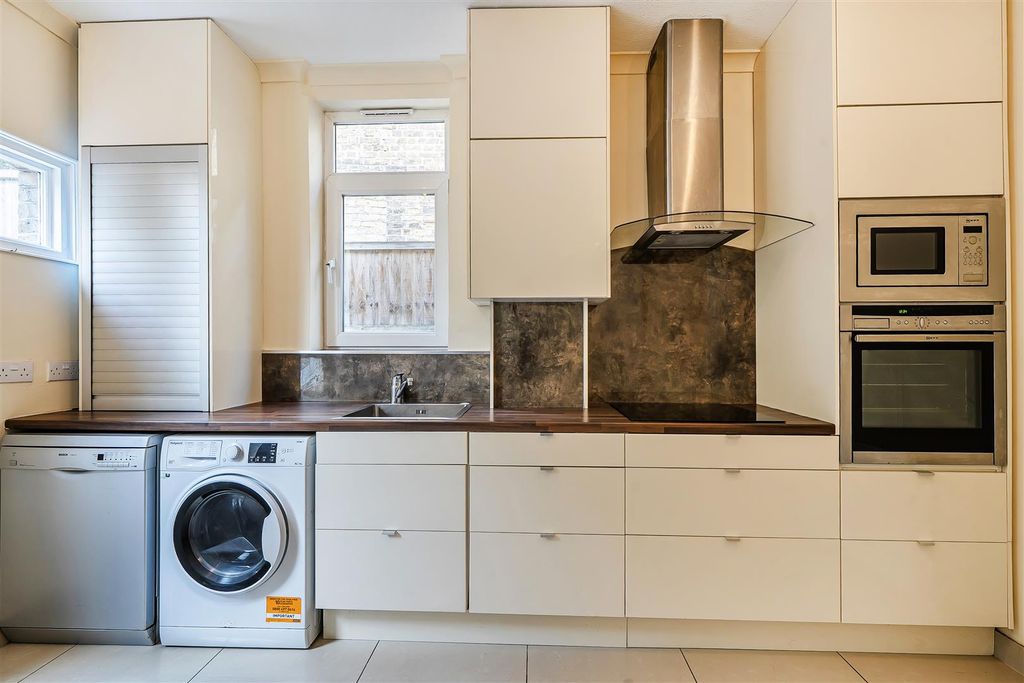 Property photo 3 of 10 Kitchen 22 .Jpg
