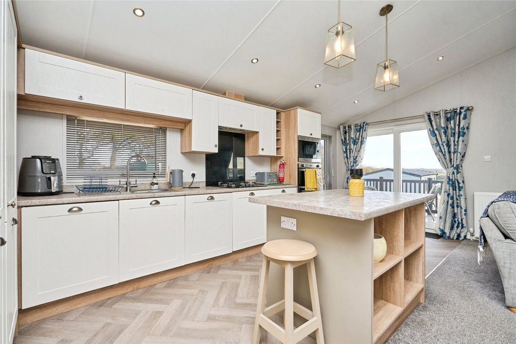 Property photo 1 of 22 Kitchen/Diner