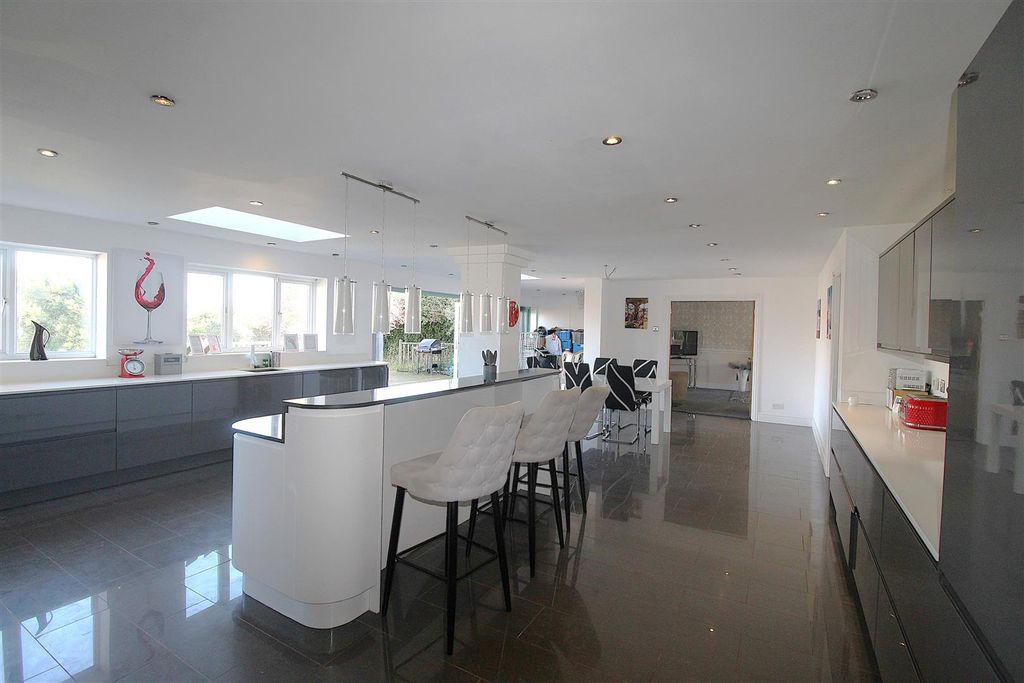 Property photo 3 of 21 Kitchen 2.Jpg
