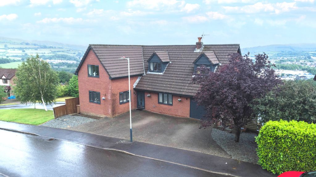 Property photo 1 of 31