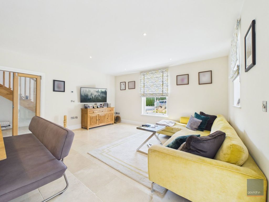Property photo 3 of 26