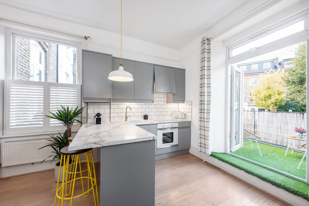 Property photo 2 of 12 Photo 02