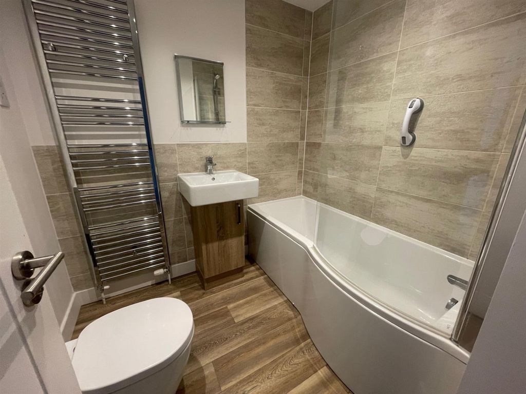 Property photo 3 of 11 Thumbnail_Img_2044.Jpg