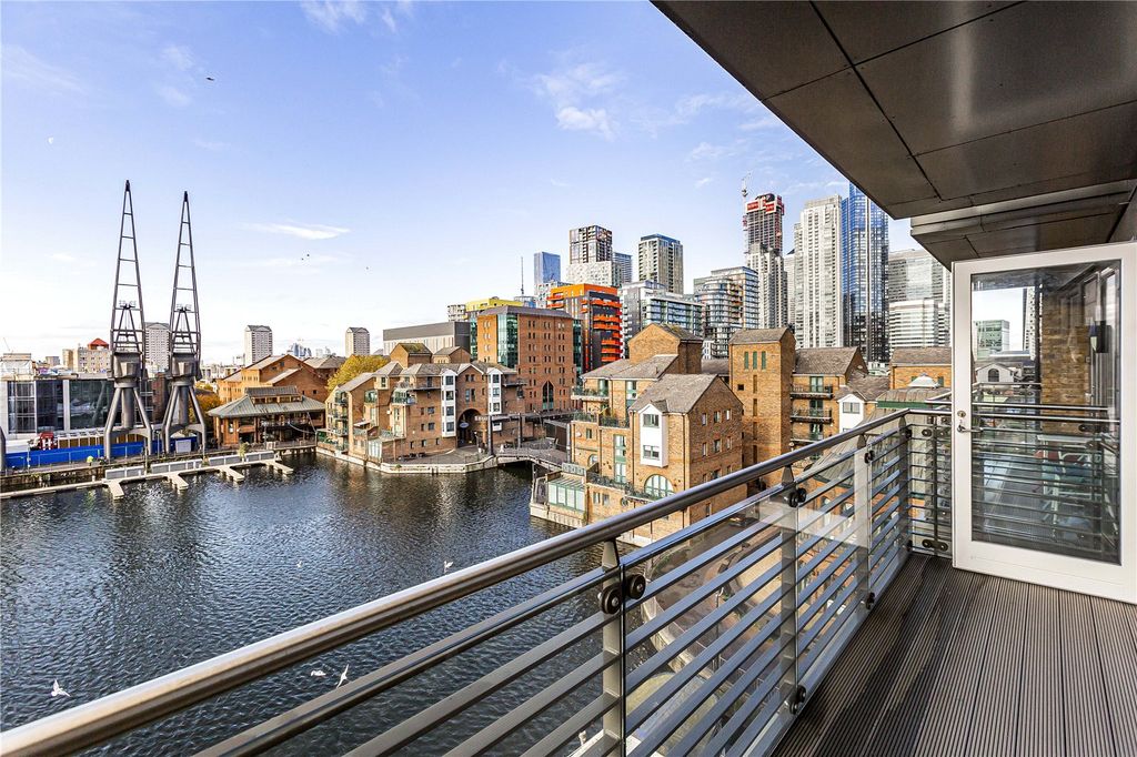 Property photo 3 of 18 Balcony