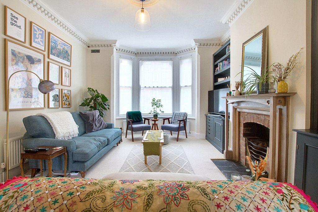 Property photo 2 of 27