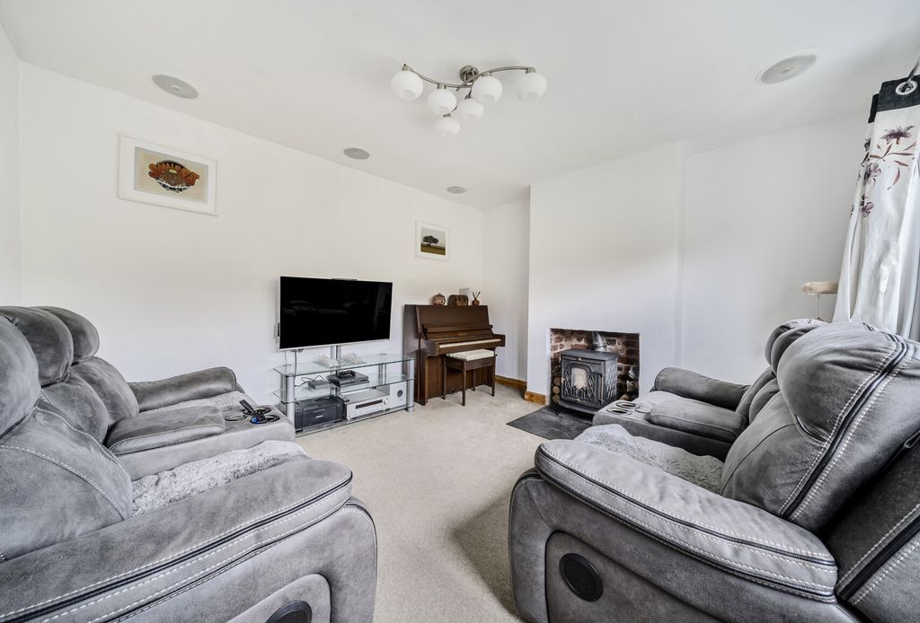 Property photo 3 of 24 1357549-10-68E920...