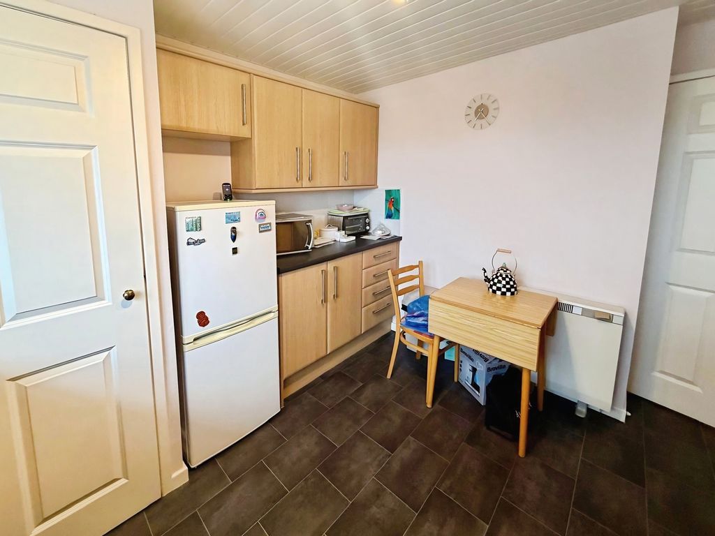 Property photo 3 of 8 Photo 7