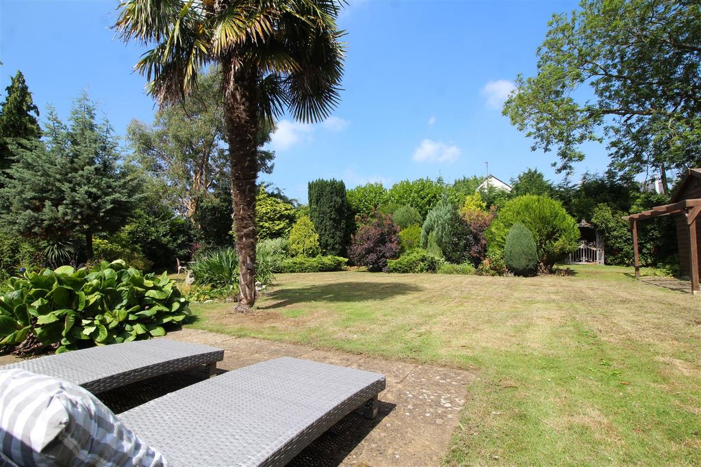 Property photo 1 of 18 Garden 2.Jpg