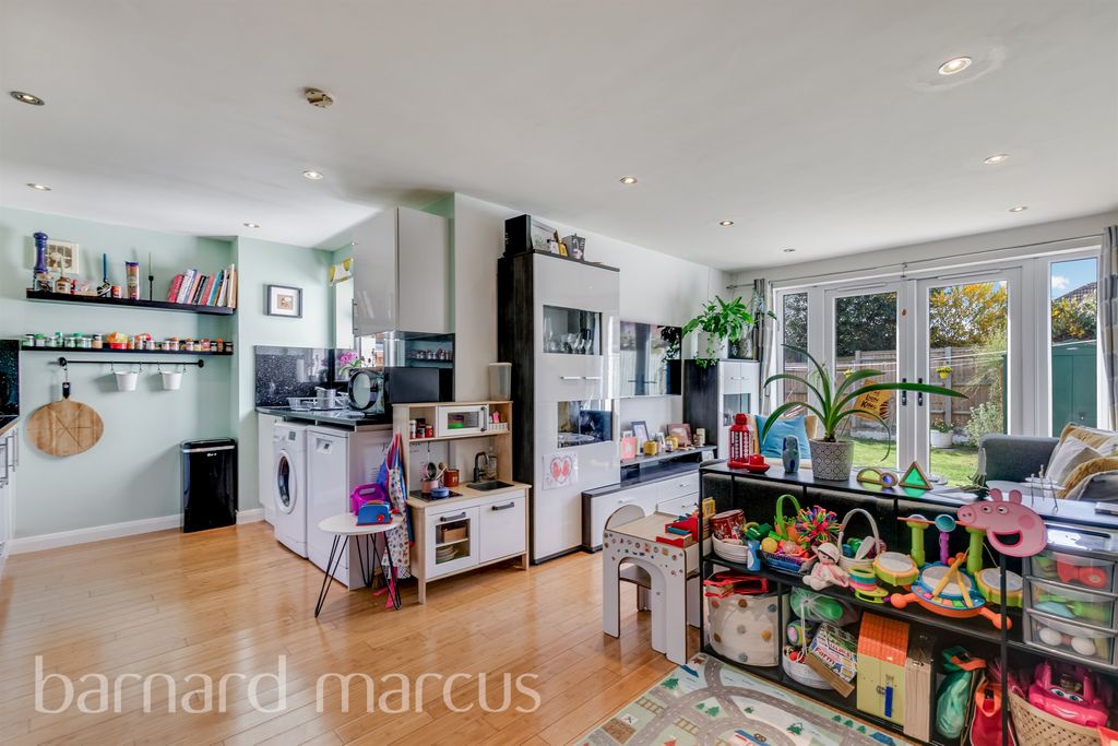 Property photo 2 of 8