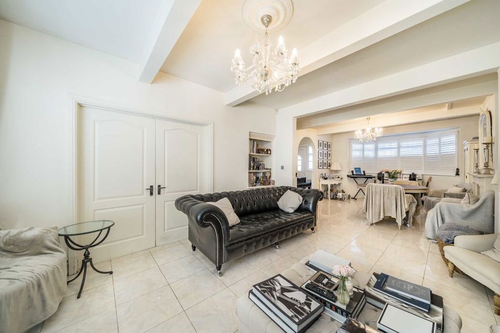 Property photo 3 of 6