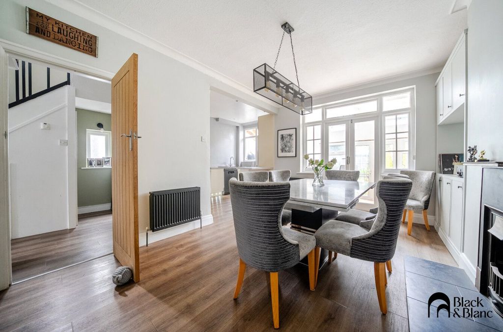 Property photo 3 of 22 Dining